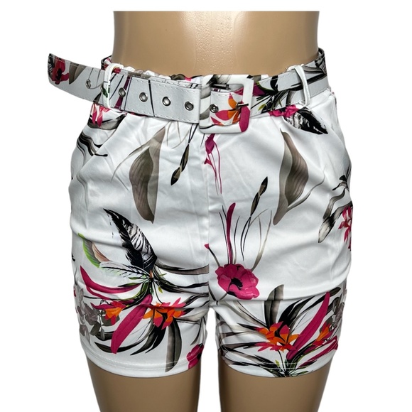 NWT 2 Pieces White and Pink Set for Women Size L Short with pockets and Wrap Top - Picture 8 of 8